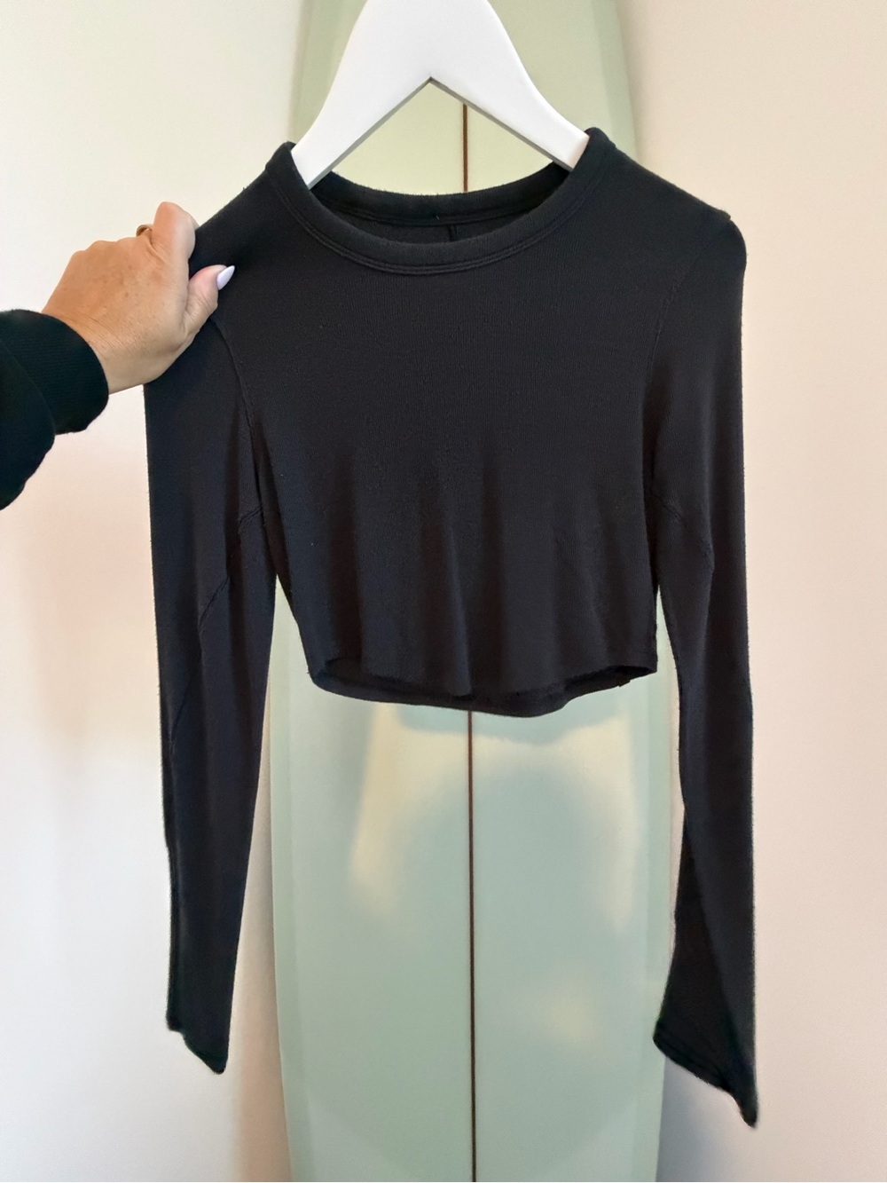 LULU LEMON Women's Black Long-Sleeve Cropped Top